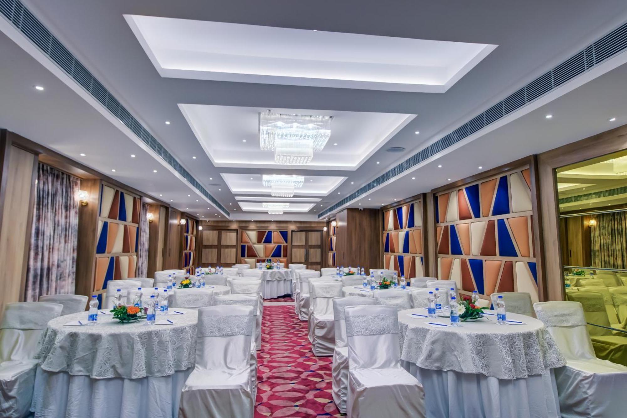 Cozzet Victoria Hotel Bhubaneswar Exterior photo